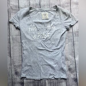 Abercrombie & Fitch v-neck tee - size M